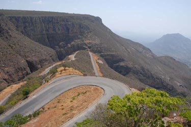 Angola-Expedition: Pionierreise unbekanntes Afrika-Leba-Pass bei Lubango