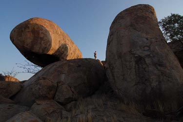 Angola-Expedition: Pionierreise unbekanntes Afrika-Iona-Nationalpark, Granit-Landschaft im Abendlicht